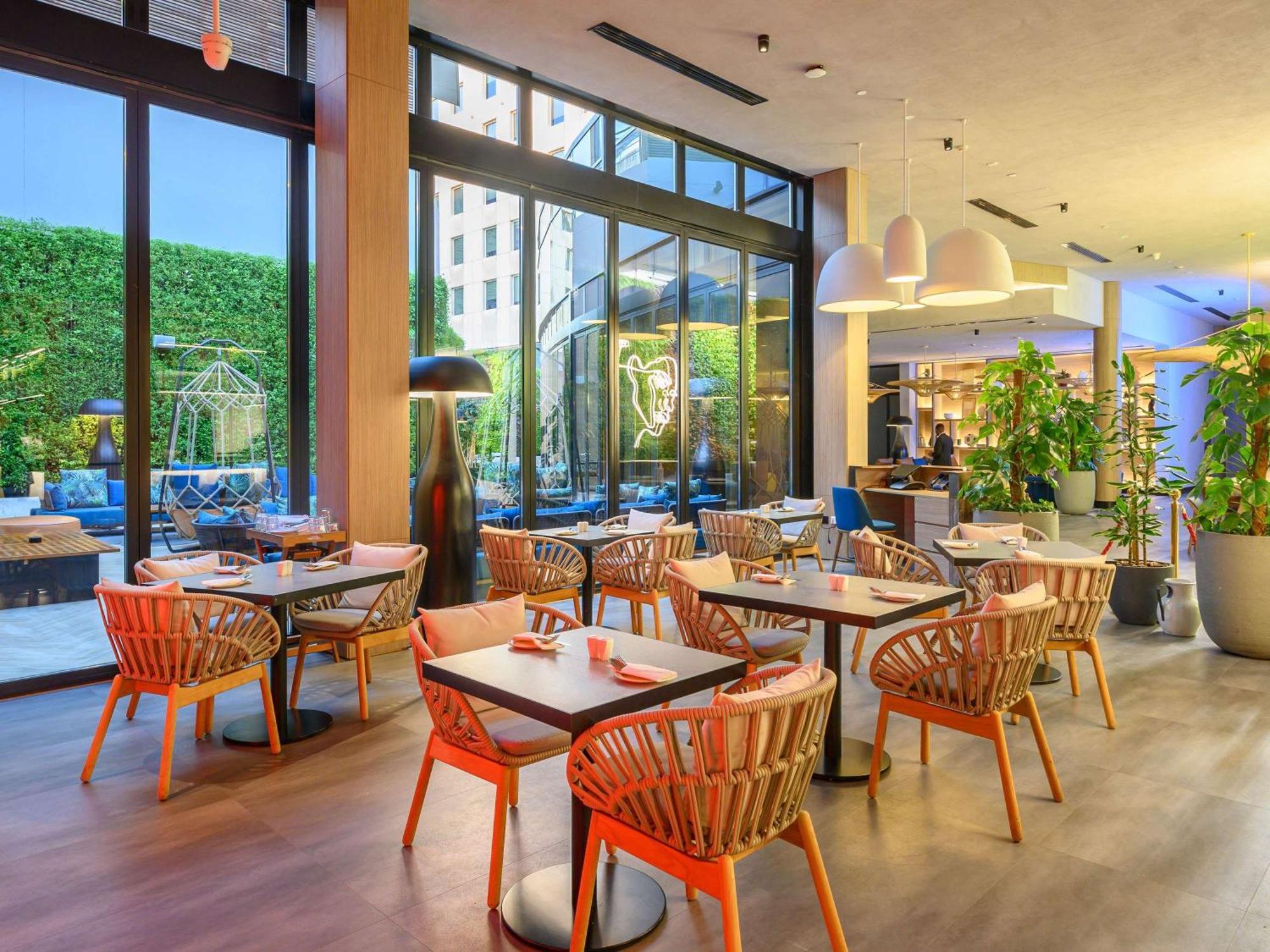 Ibis World Trade Centre 3*